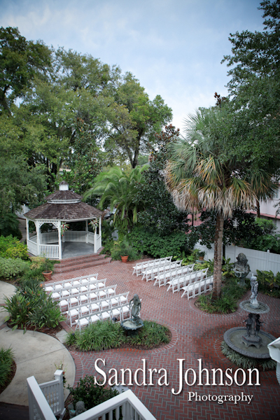 Best Courtyard Lake Lucerne wedding photographer - Sandra Johnson (SJFoto.com)